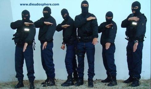 quenelle_police